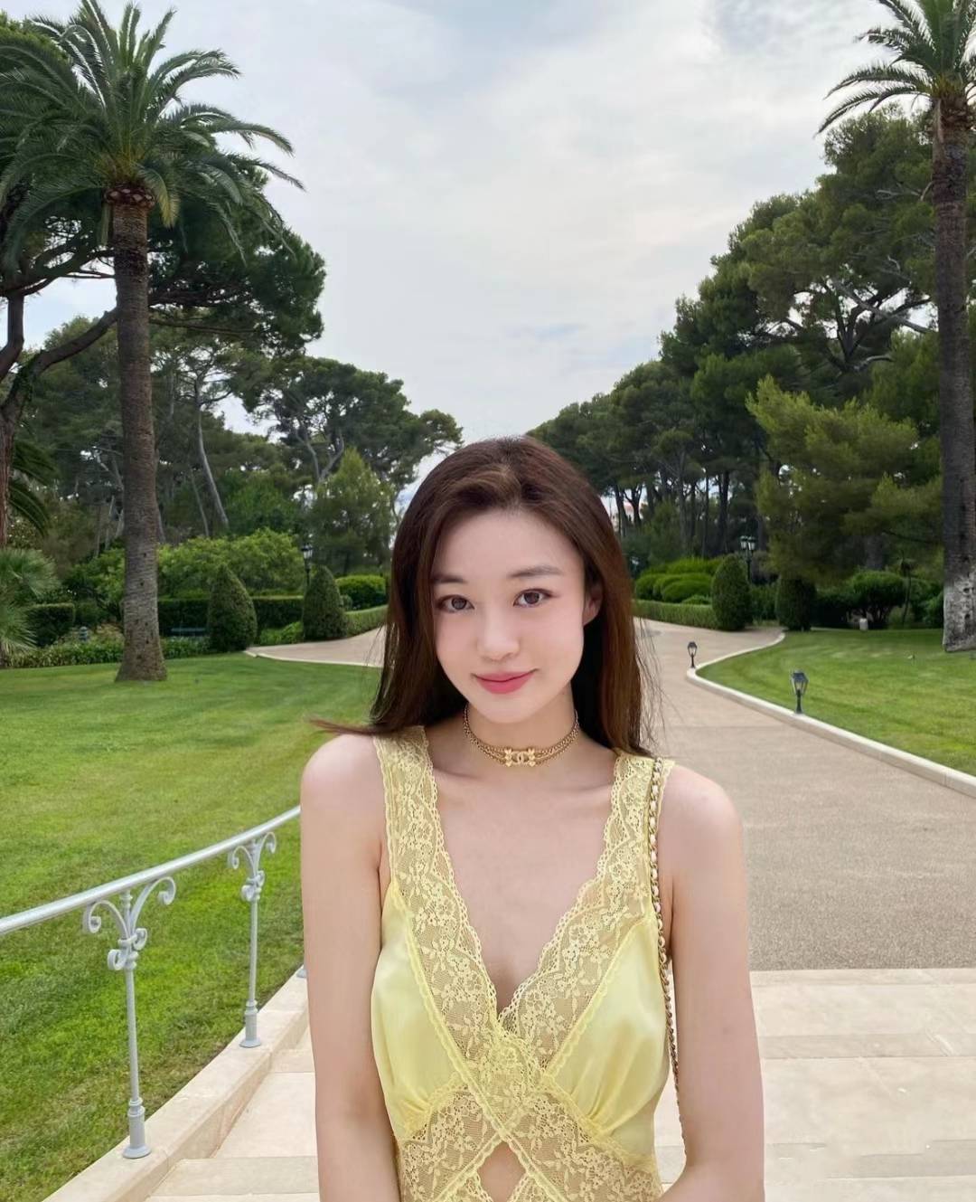 京圈姐妹花罕见同框,林心儿稳居c位,三人穿粉色衣服超抢镜_王天佑_王