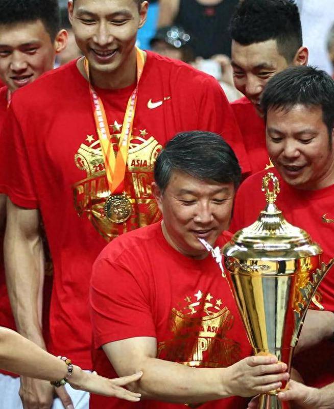 宫鲁鸣批评姚明,直言外教败光我们男篮家底,男篮缺乏地方荣誉感_球员