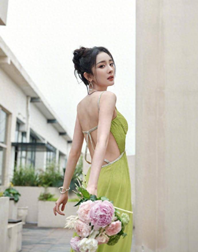 分析杨幂的穿衣风格,高手懂得表达自己,很会穿衣_时尚_设计_裙子