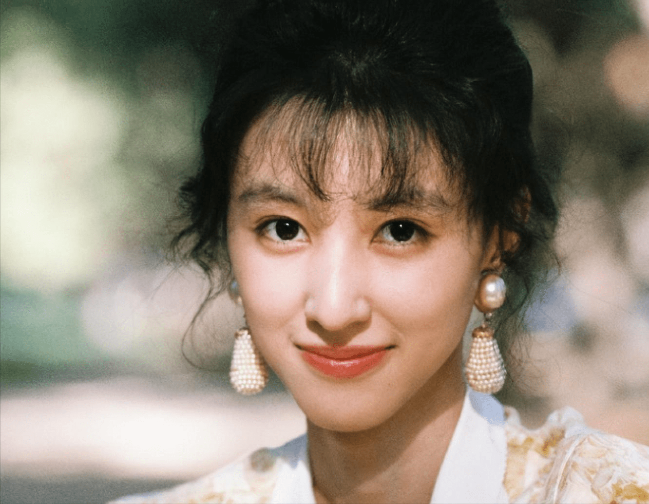 华晨宇女友着装惹争议,身穿两块布大秀身材,瘦骨嶙峋太吓人_王悦伊