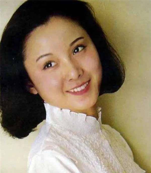 安雯:红楼梦晴雯扮演者,被丈夫宠爱23年,晚年砸锅卖铁无家可归_苏越
