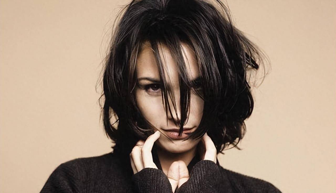 "邦女郎"法米克·詹森的4部大时尚作品分享