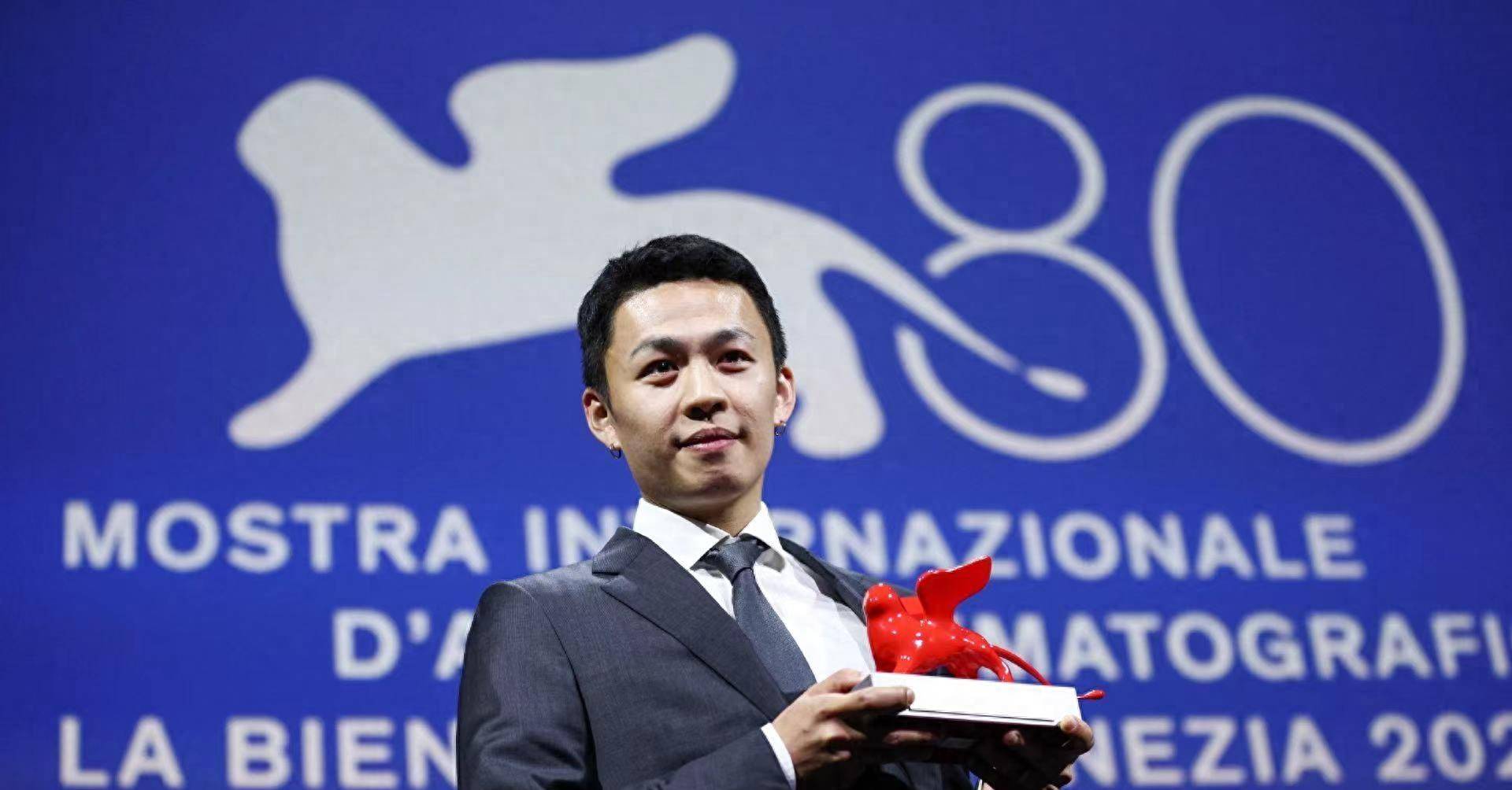 一女投资他拍电影,被曝与65岁富豪生孩子_王子轩_李鸿其_网友