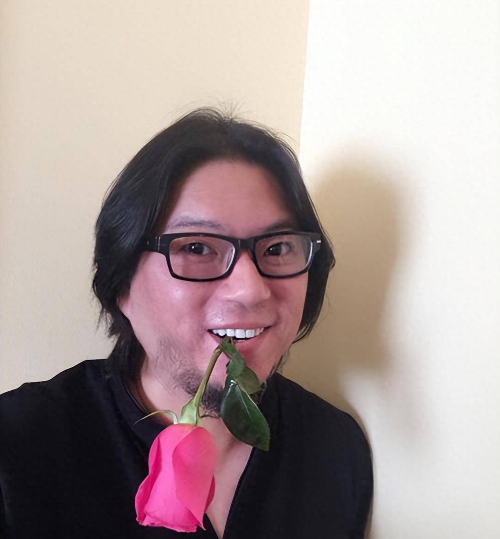 53岁小高近况曝光,瘦得疑似整容,尖下巴酷似华晨宇_网友_大陆_质疑