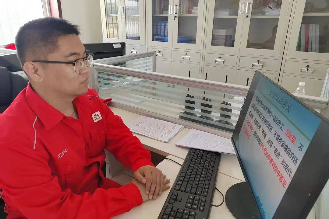 志丹采油厂聚焦"三点"精准发力,建设"能干事,能钻研,能攻关"的党支部