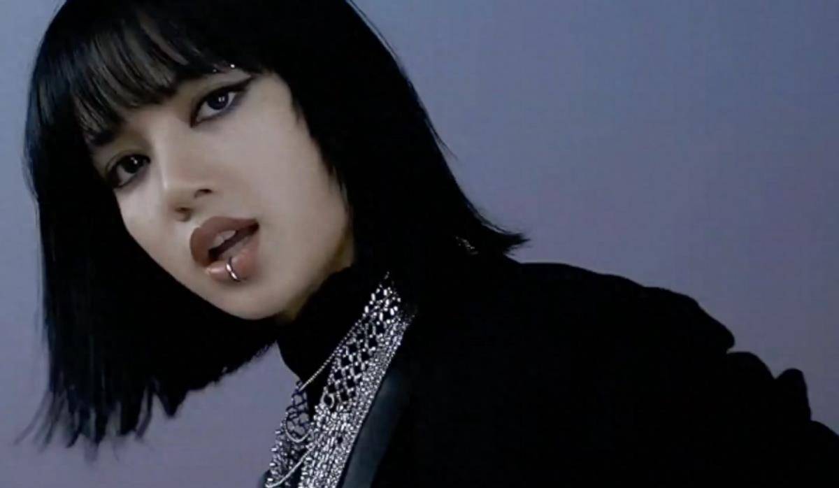 我们希望他们能够理性看待此事,不要过分批评或赞扬.