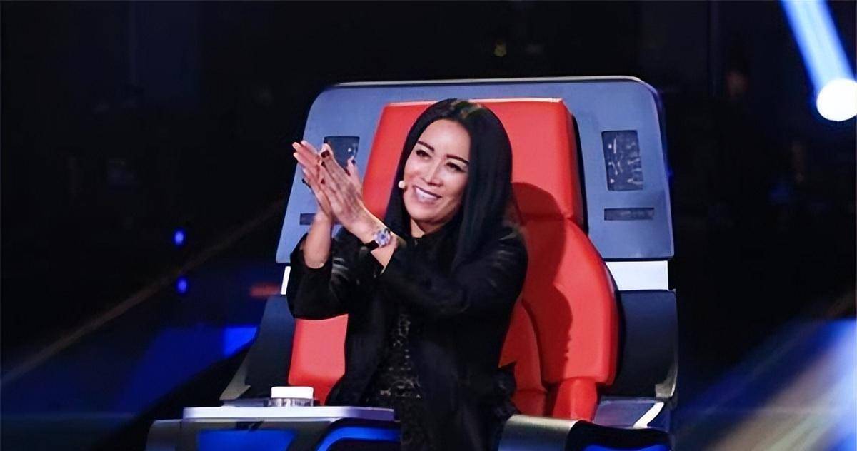 那英的原名叫叶赫那拉英,她出生于满清贵族叶赫那拉氏的世家.