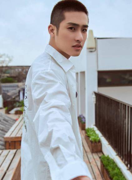 杨幂捧红的人居然去了贾乃亮公司,如今成了偶像剧男主逆天改命_张赫