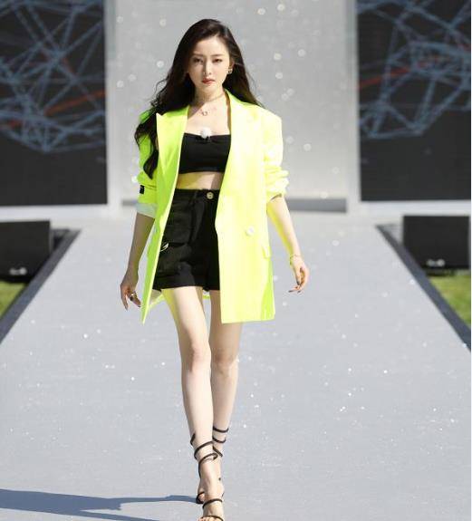 时尚迷人的张天爱身材究竟有多好?