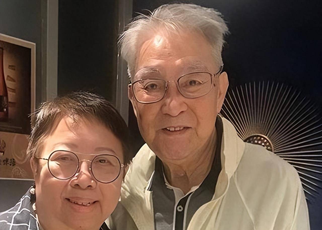 为陪病妻推戏约,每天锻炼不连累子女_周聪_妻子_谢贤