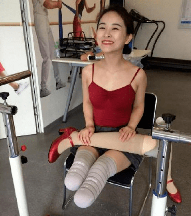 6年后被华裔学霸迎娶,儿女双全很幸福_廖智_charles_生活