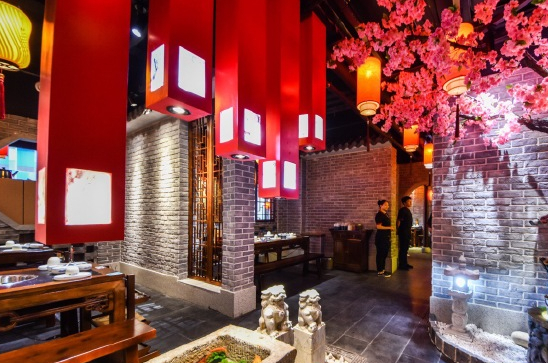 石家庄小王子邓伦的火锅店!人气爆棚,价格实在是良心!_杨紫_装修_明星