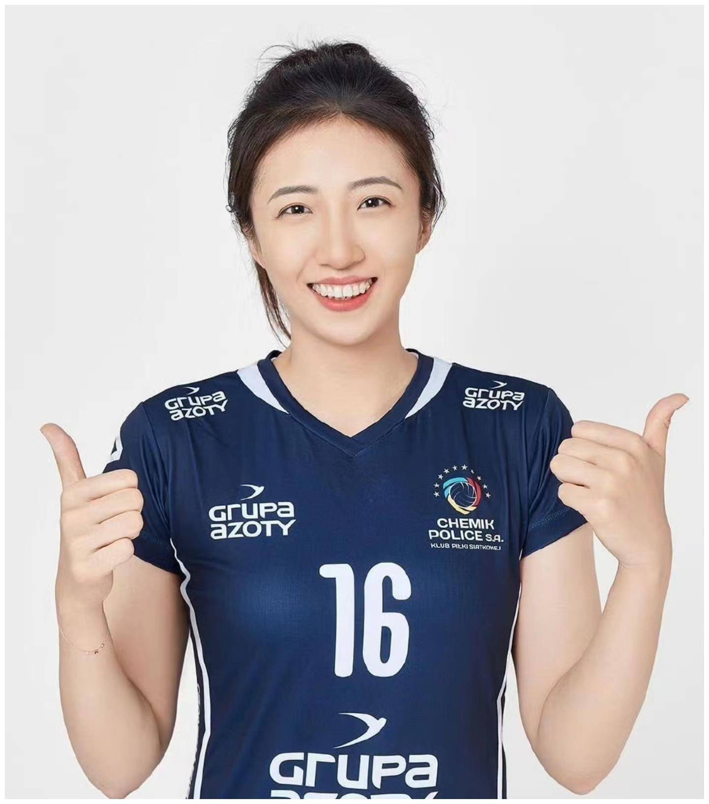 丁霞最新定妆照出炉:33岁加盟波兰联赛,小蚂蚁有大力量_二传_奥运会