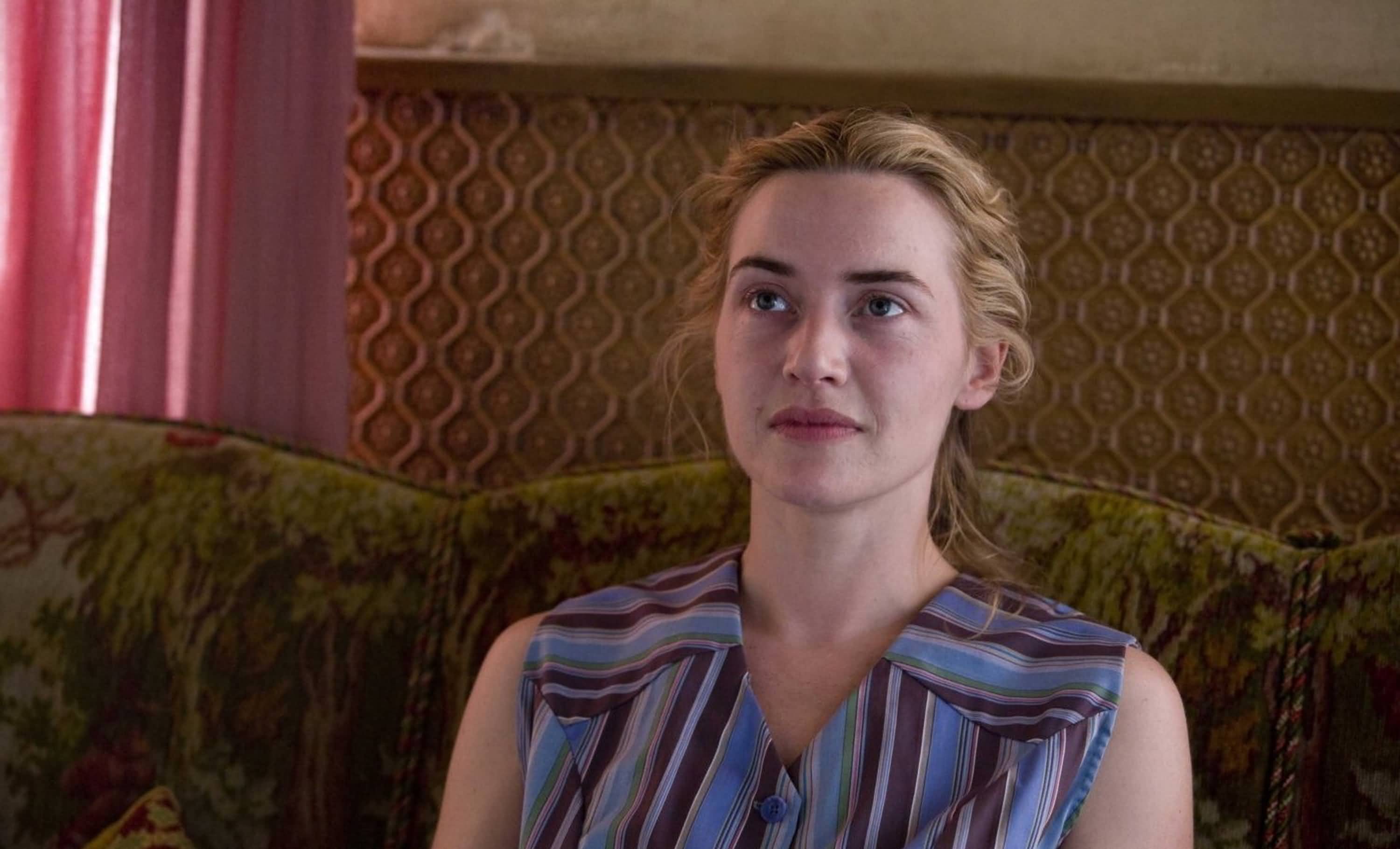 汉娜与迈克尔之间的情感关系演变:《朗读者》中的爱情与责任探讨