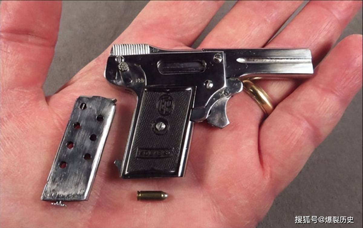 "蜂鸟"手枪的结构很像勃朗宁m1900手枪,就是小兵张嘎缴获胖翻译的那支