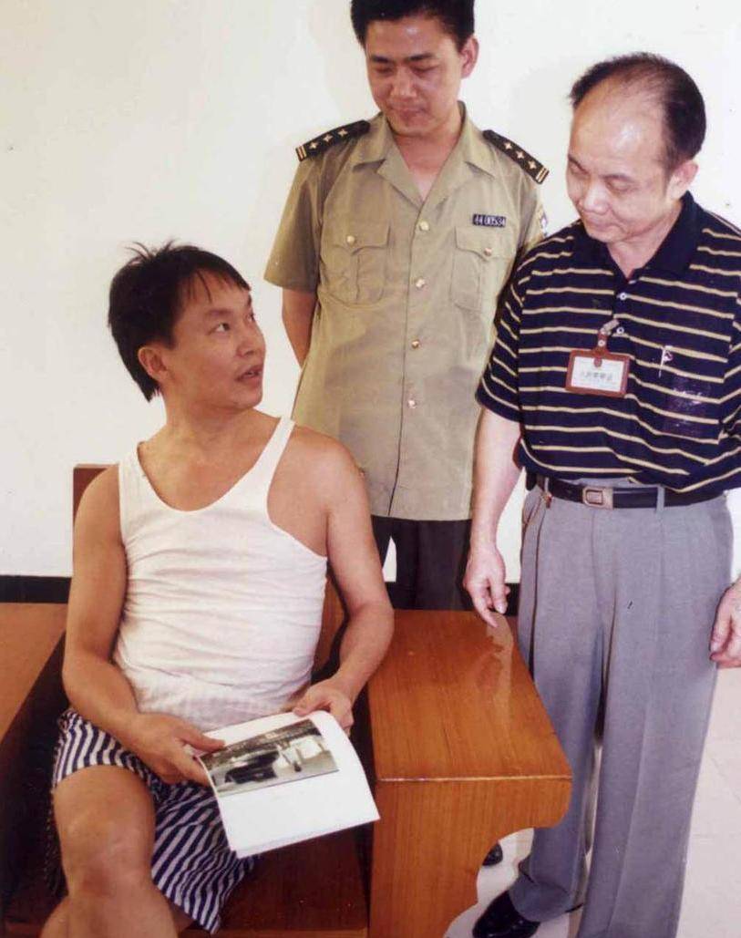 6亿赃款被判18年,因一女子撩起裙子致使法院改判_张子_香港_罗艳芳