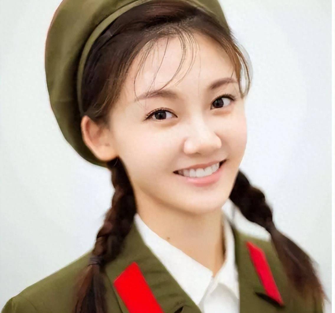 从《芳华》到幸福家庭:苗苗的坚韧与幸福之路