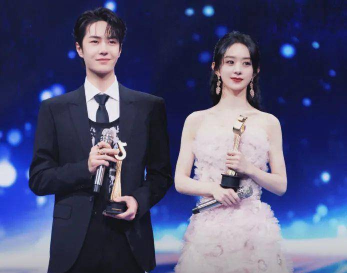 赵丽颖被传绯闻,对象竟然是王一博,被扒拉出带情侣项链了_网友_什么