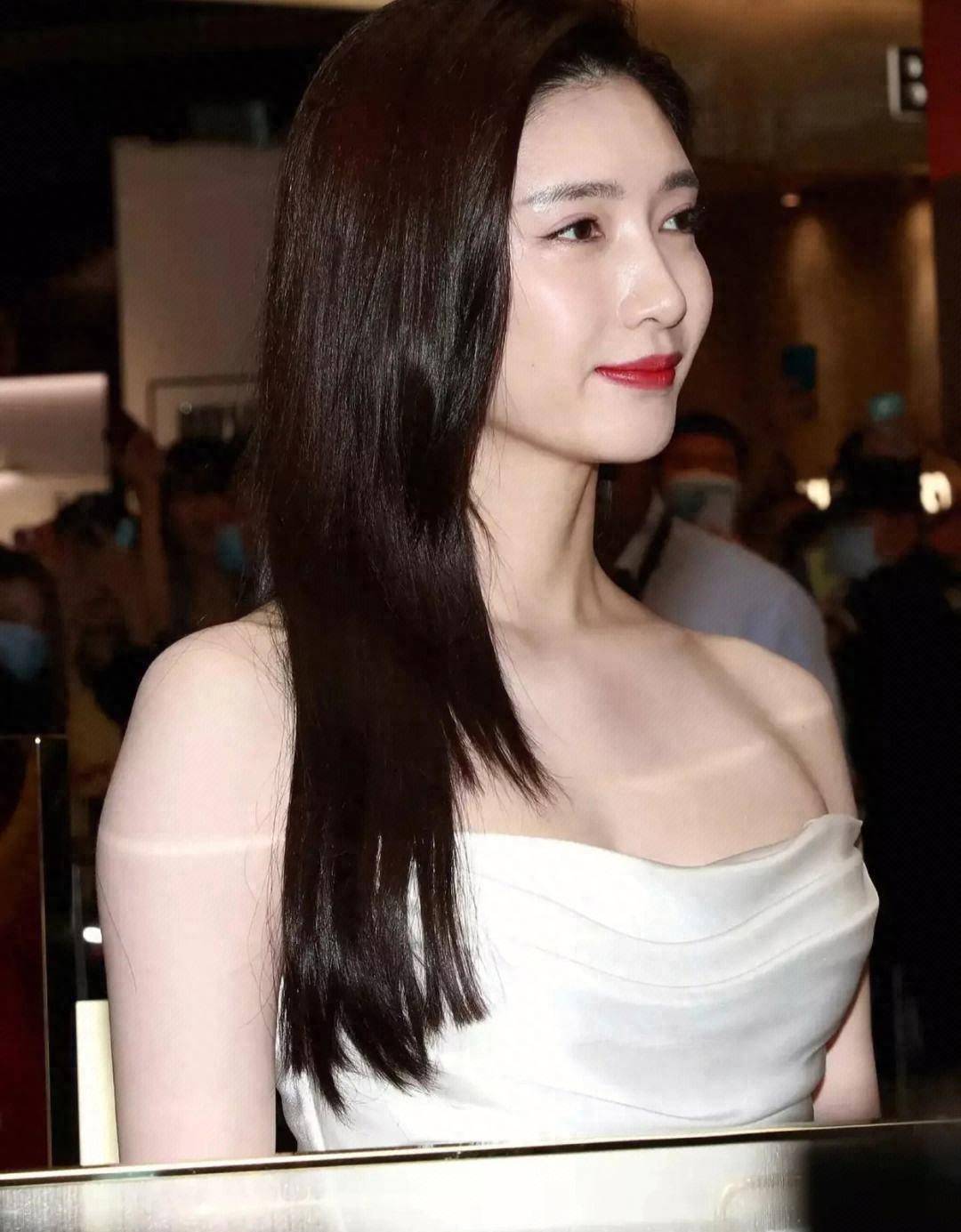 江疏影上热搜,被曝为已婚富豪生下儿子,曾海南与富商约会_什么_关系