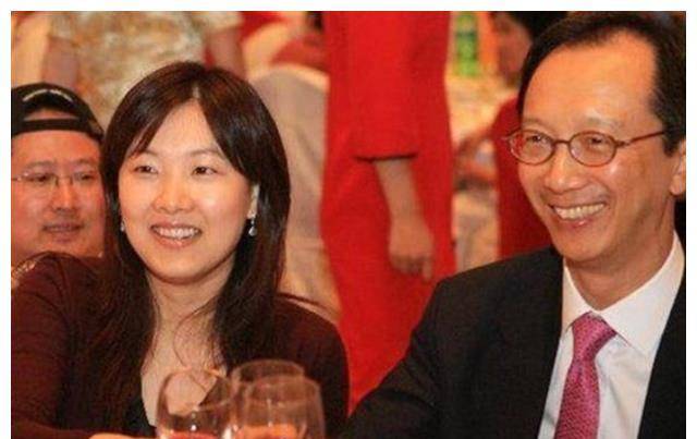 伏明霞:14岁成名,24岁嫁50岁富豪,婚后生下一女两子_梁锦松_陈慧珊