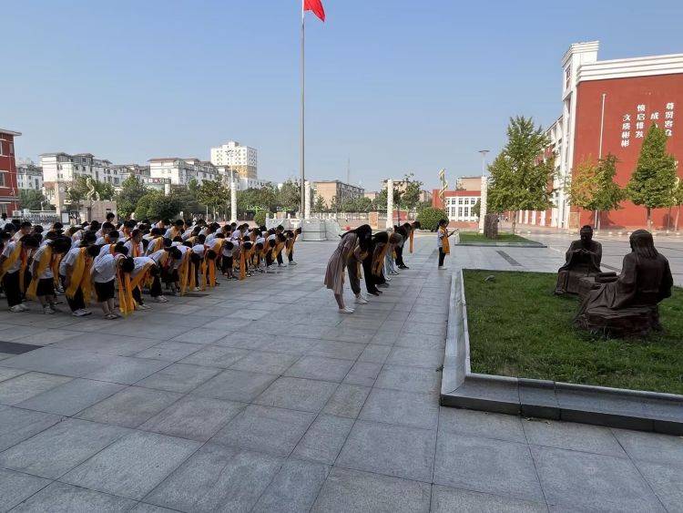 濮阳市油田第十中学五年级举办"敬圣贤,学圣贤"尊师活动_孔子_教育