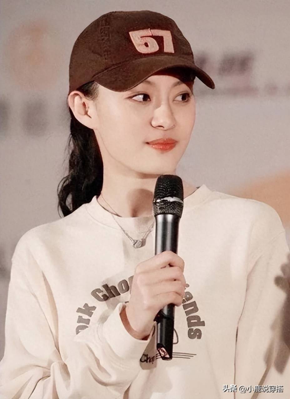 穿碎花裙配刘海马尾,温柔又清雅_时尚_魅力_女性