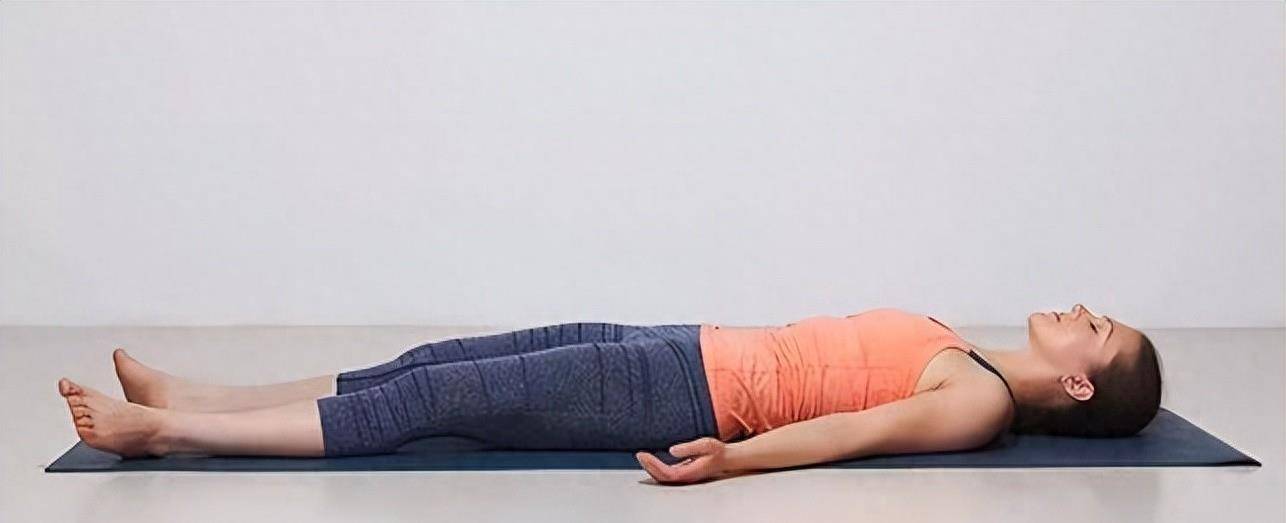 睡眠可以缓解圆肩和驼背,这女明星又骗人了吗?_姿势_姐妹_身体