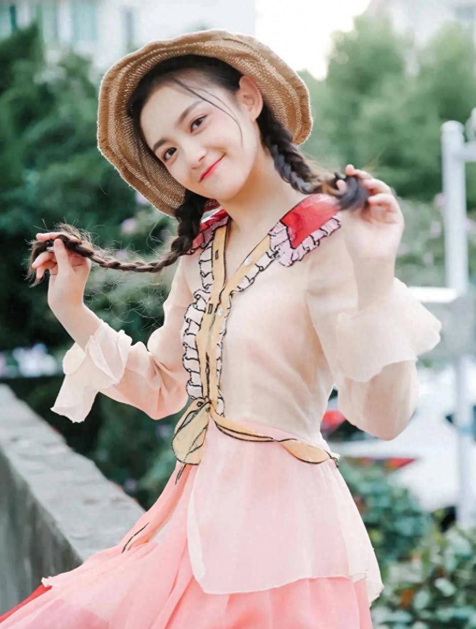 2019年8月15日,与陈博豪,晏紫东,张译,王新乔,叶天等共同主演减压美食