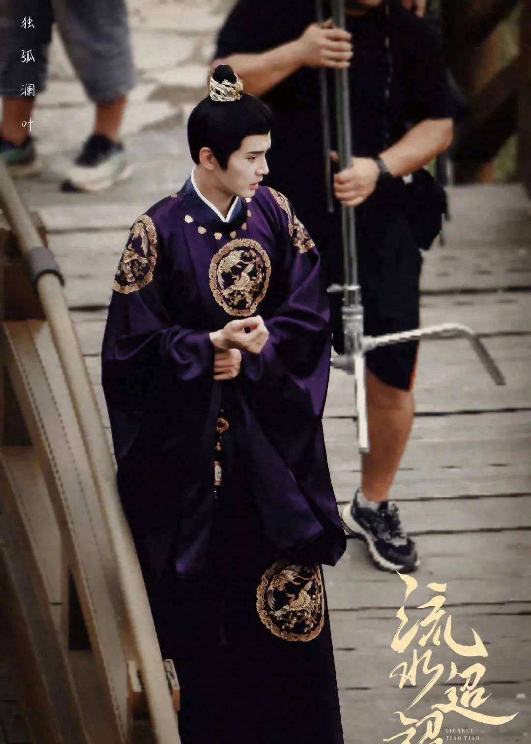 今日娱瓜:赵丽颖肖战迪丽热巴龚俊徐正溪蔡文静郭晓婷丞磊赵今麦_骄阳