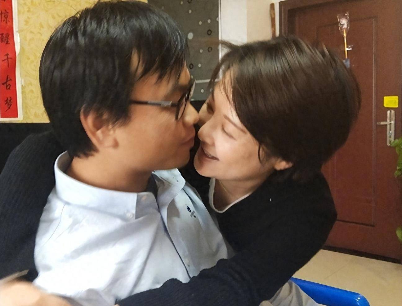 双腿伤痕累累,结过三婚的袁立如今正在自食其果_因为_李冰冰_丈夫