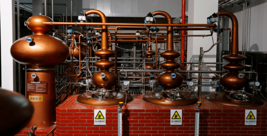 壶式三重蒸馏工艺作为一家在中国大陆地区创先使用了壶式三次蒸馏技术