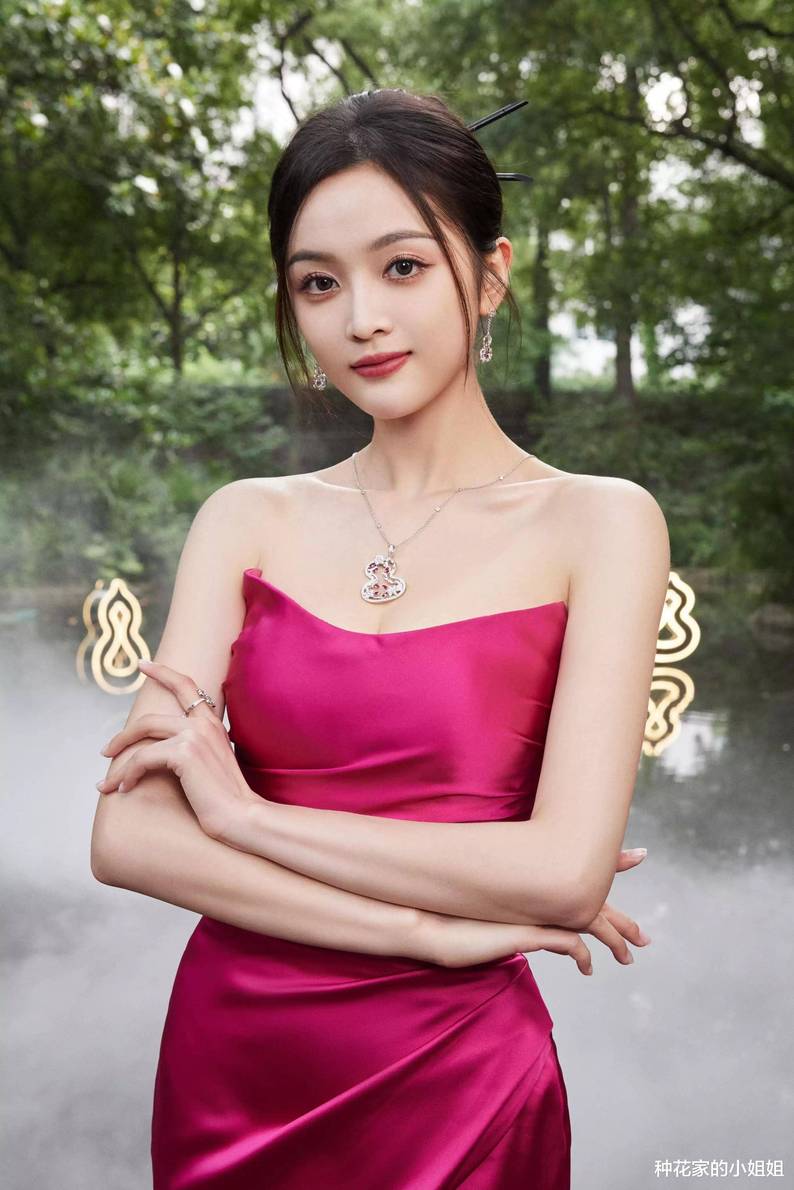 吴宣仪:俏丽美艳!