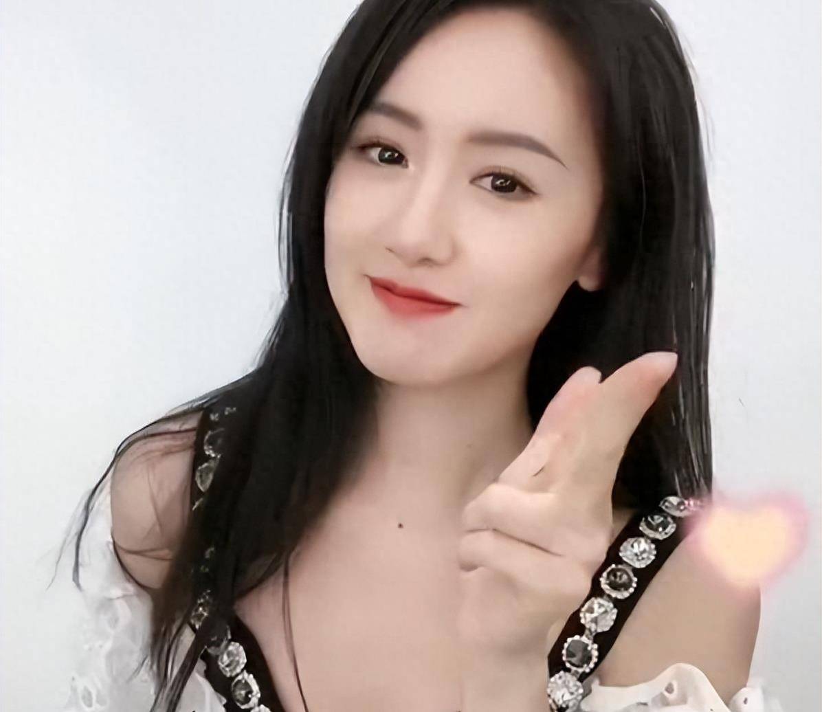 袁冰妍被追缴297万,官方通报,再三不悔当典型,自拍照太讽刺_相关_税务
