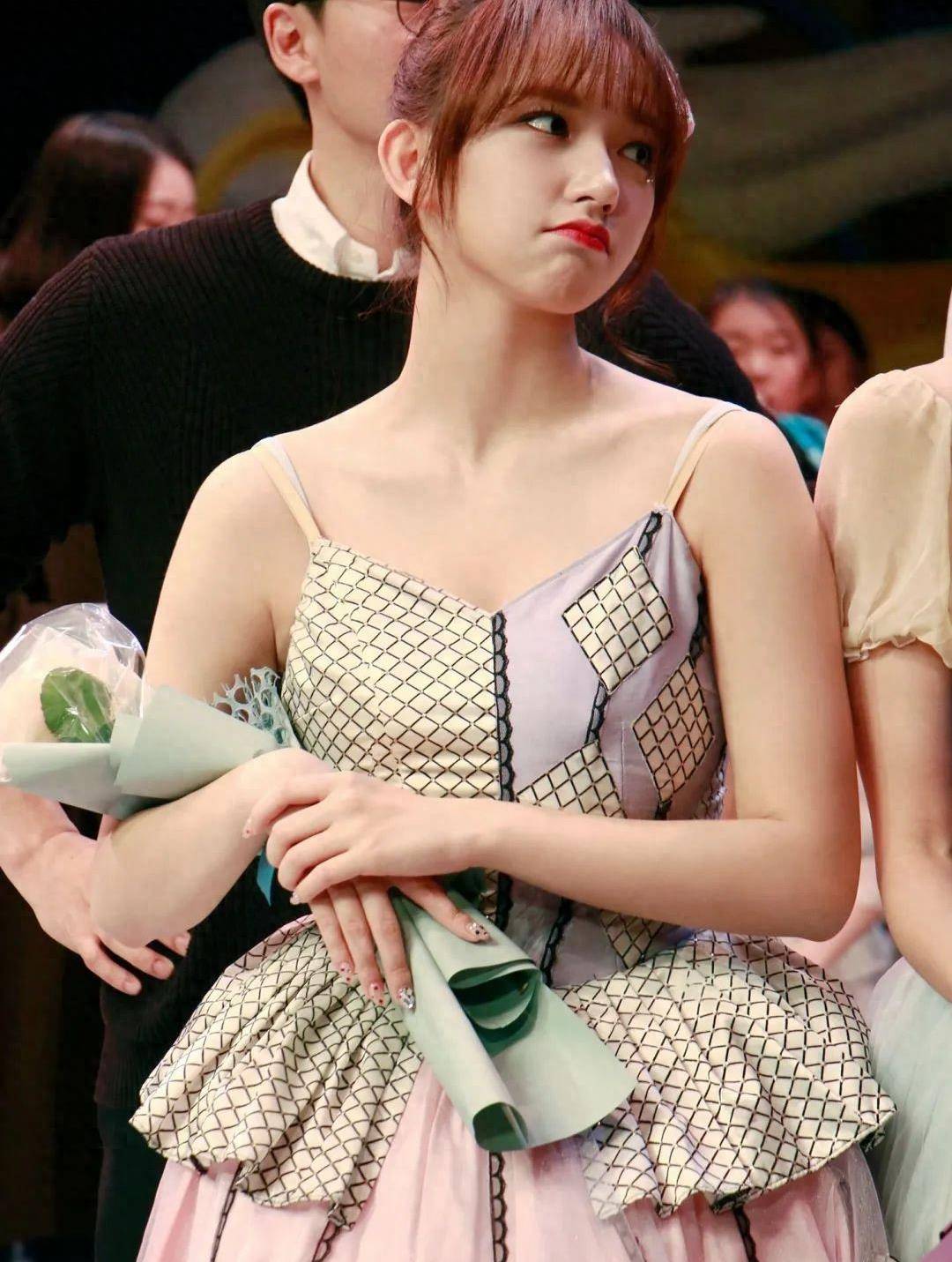 25岁的程潇温柔如牛奶,性格酷炫!_魅力_才华_偶像