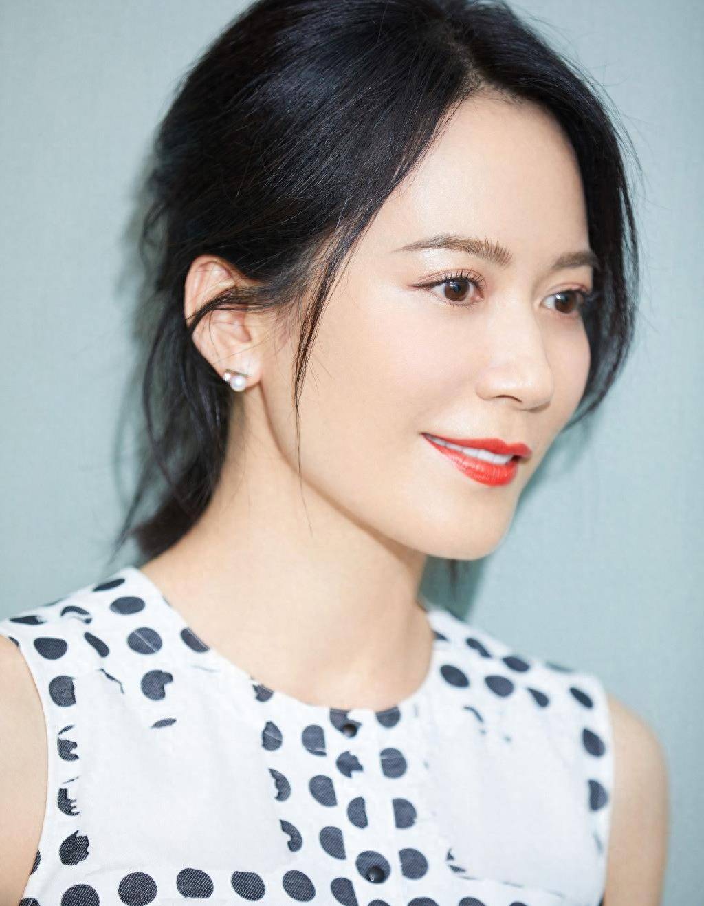 52岁俞飞鸿,妩媚又时尚女人味十足!_女性_角色_观众