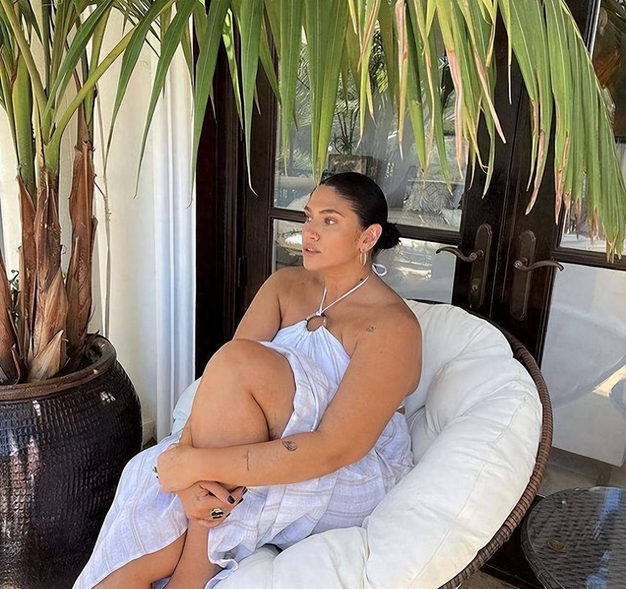 澳洲大码模特,双眸迷人,散发成熟女性魅力