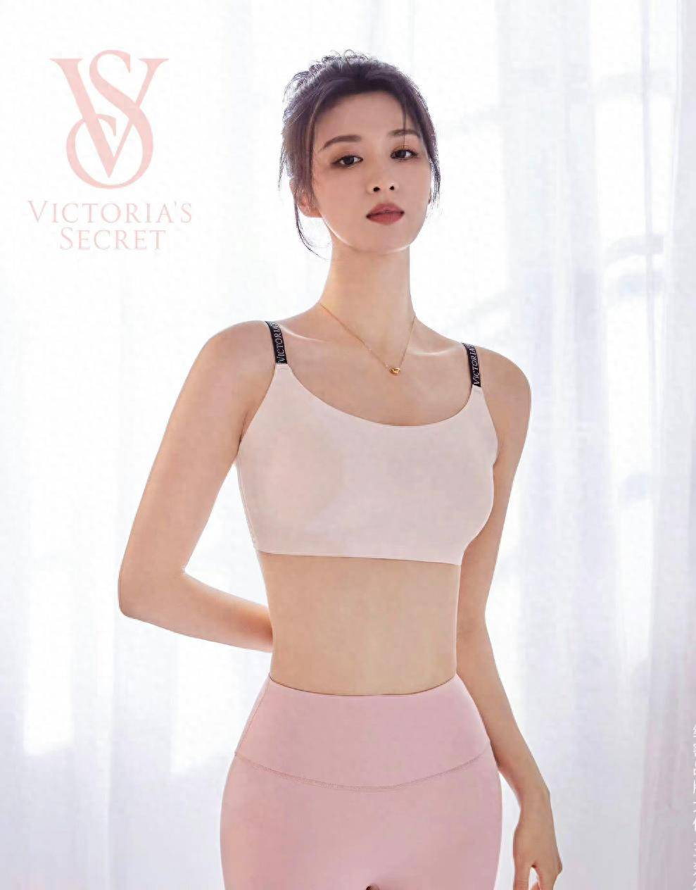 火辣迷人的性感明星内衣照,前后曲线优美,谁能称霸?