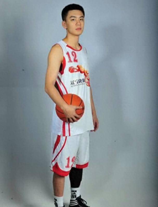 杨明视频别辽宁男篮俱乐部:"一人一城"15年来这里是他永远的家_主教练