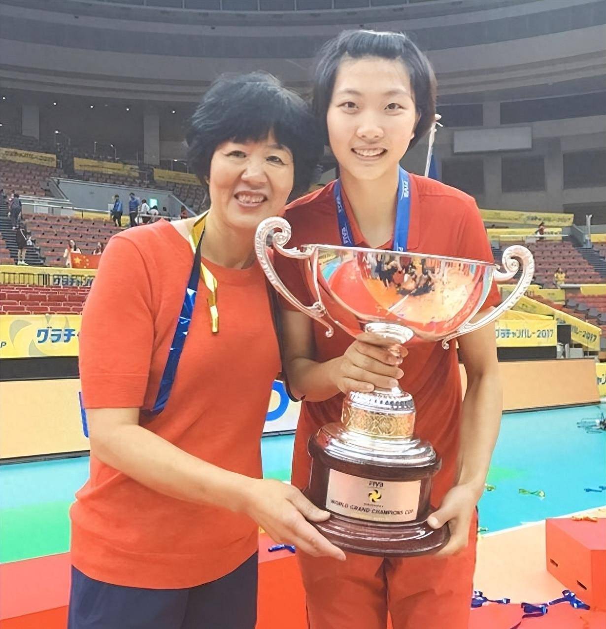 袁心玥近况:现任职地方体育,中尉军衔,曾效力八一体育13年_排球_比赛