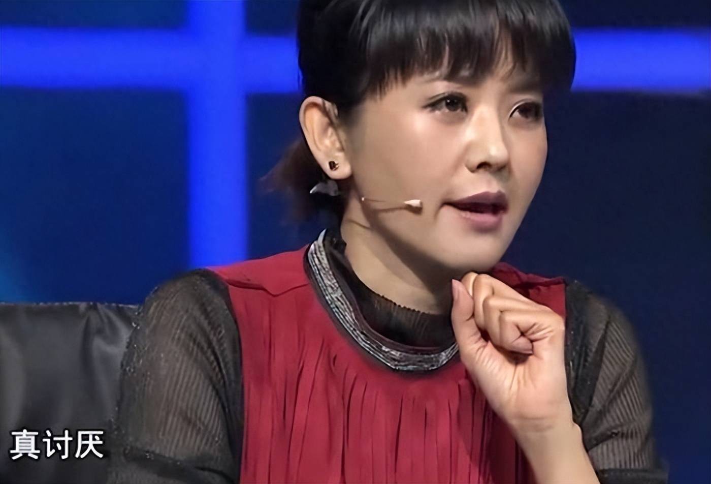 她作为临时工主持央视15年,因未转正离职,后却被高薪重新聘回_方琼