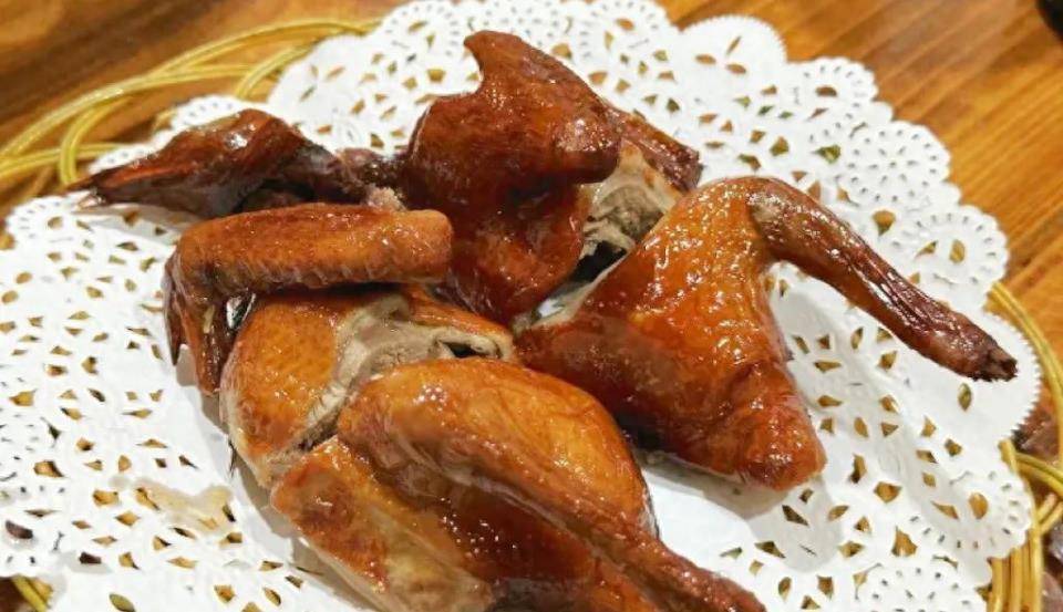 快来探索沙头角的美味街头小吃吧!