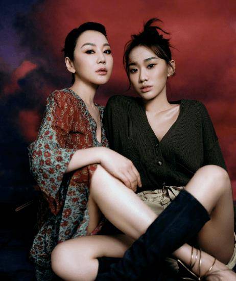 原创51岁闫妮与女儿合体登封,邹元清写纸条表白妈妈,母女似姐妹花