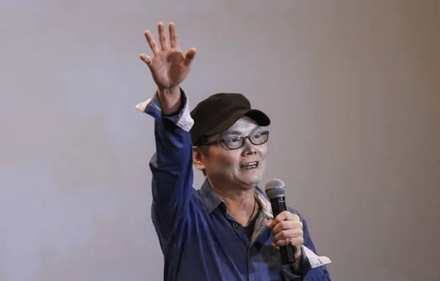 周星驰配音演员遭到强拆,工作室门都没了,无奈录视频求助网友_石班瑜