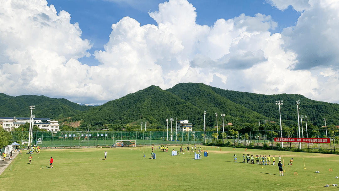 青苗青训|全国足球发展重点城市(梅州)2013年龄段精英训练营圆满完成