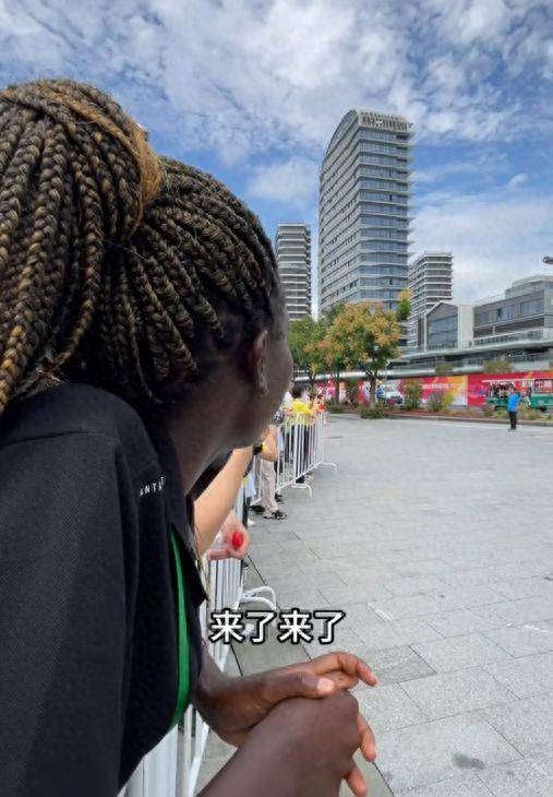 他们期待罗西的形象,作为火炬手,而不仅仅是跑步者.