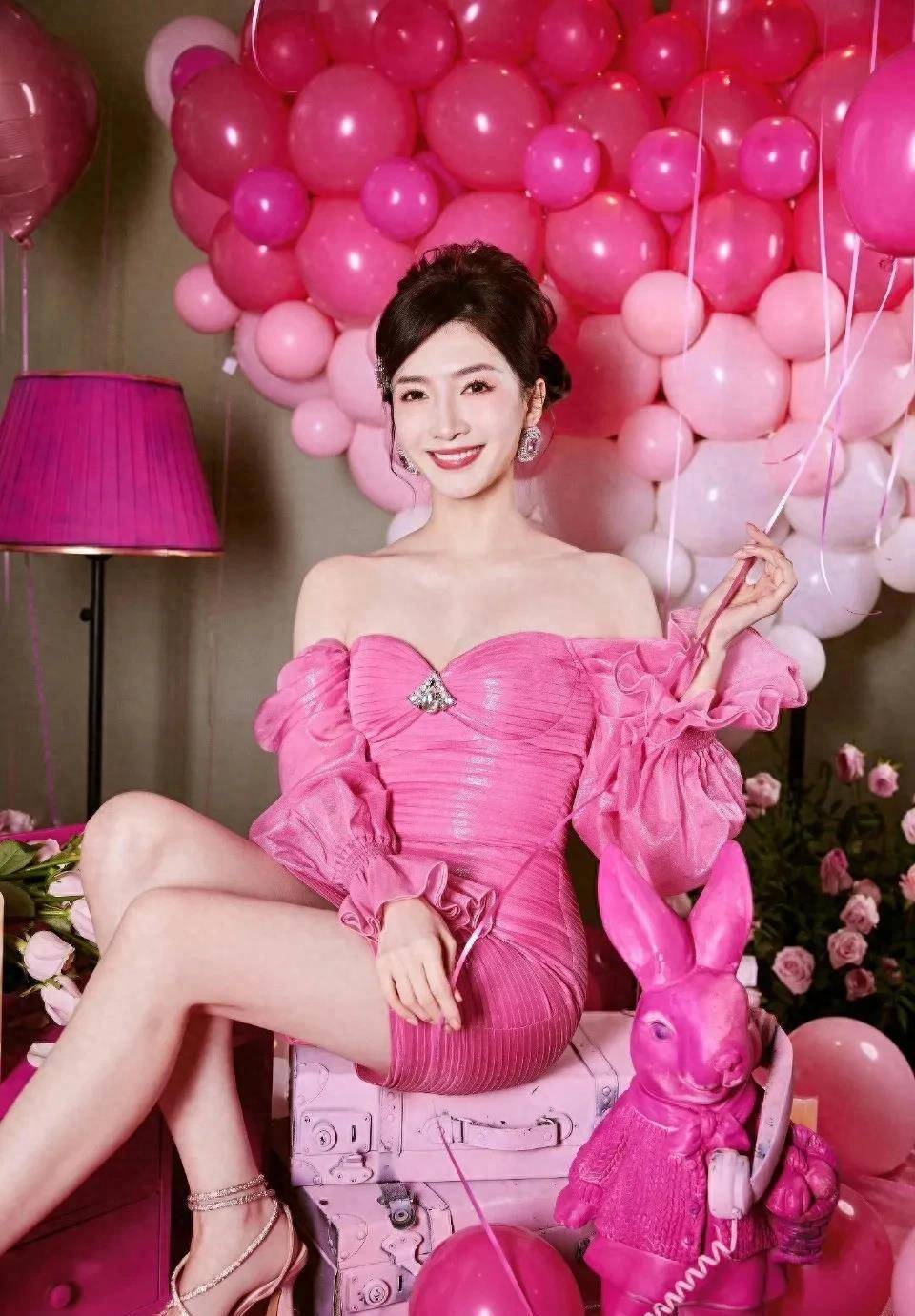 江疏影惊艳亮相!水钻金带高跟凉鞋展现优雅魅力_风格_女性_时尚