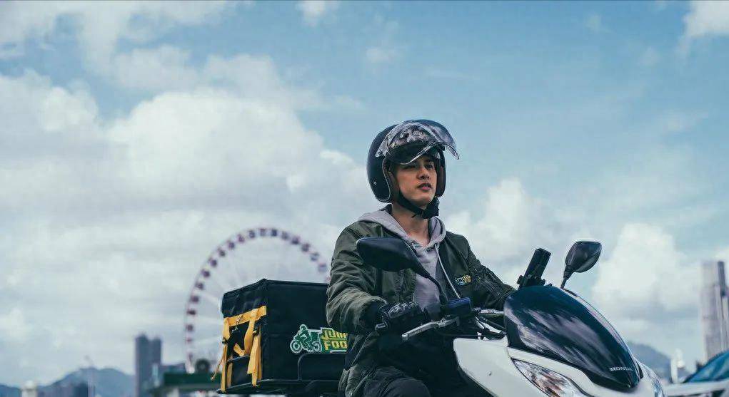 34岁何广沛被"封口",角色受欢迎,曾被批是女人声_声音_罗永贤_手语