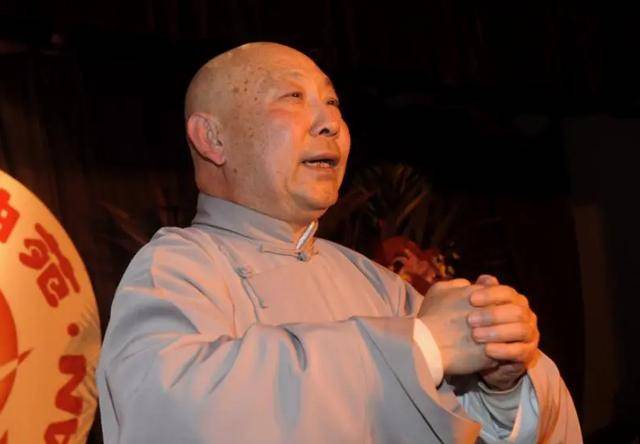 王文林做客曹云金直播间,相声功底被遭质疑,说学逗唱占一"听"_徐德亮
