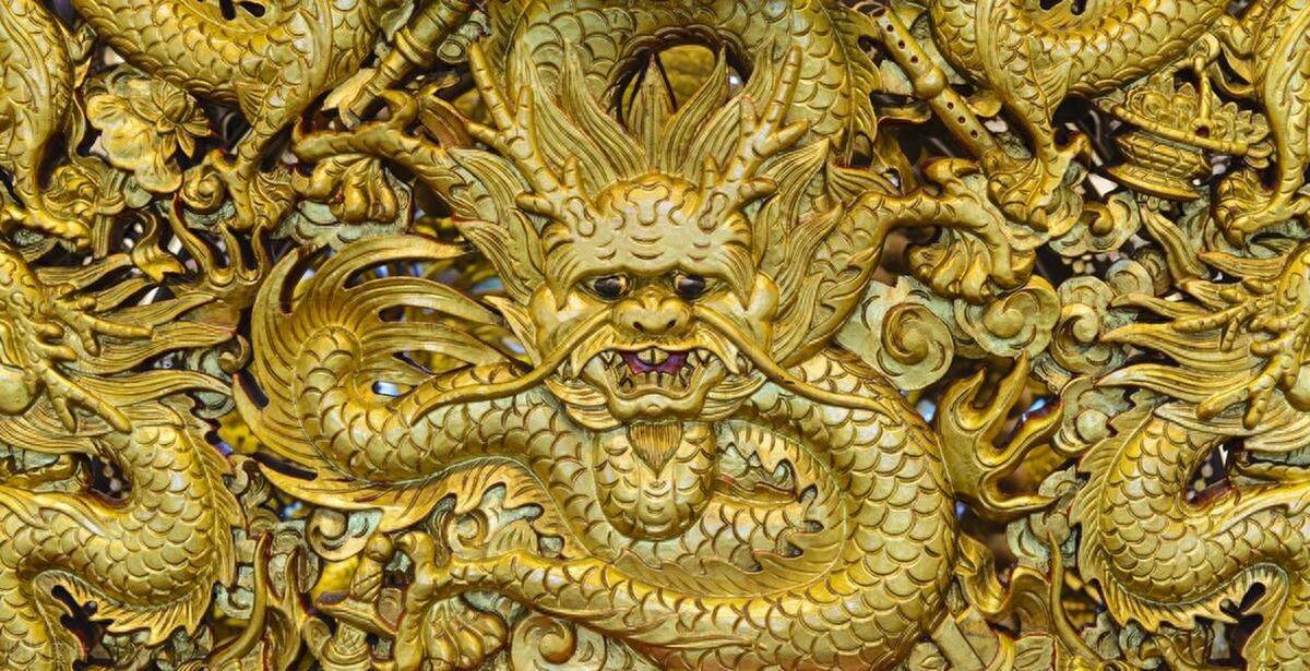 在中国文化中，不同颜色的龙通常具有不同的象征意义_被视为_青龙_黑龙