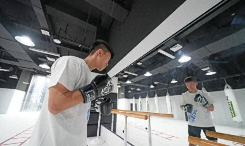 青岛90后泰拳教练,曾夺泰国赛冠军_刘子禾_比赛_运动